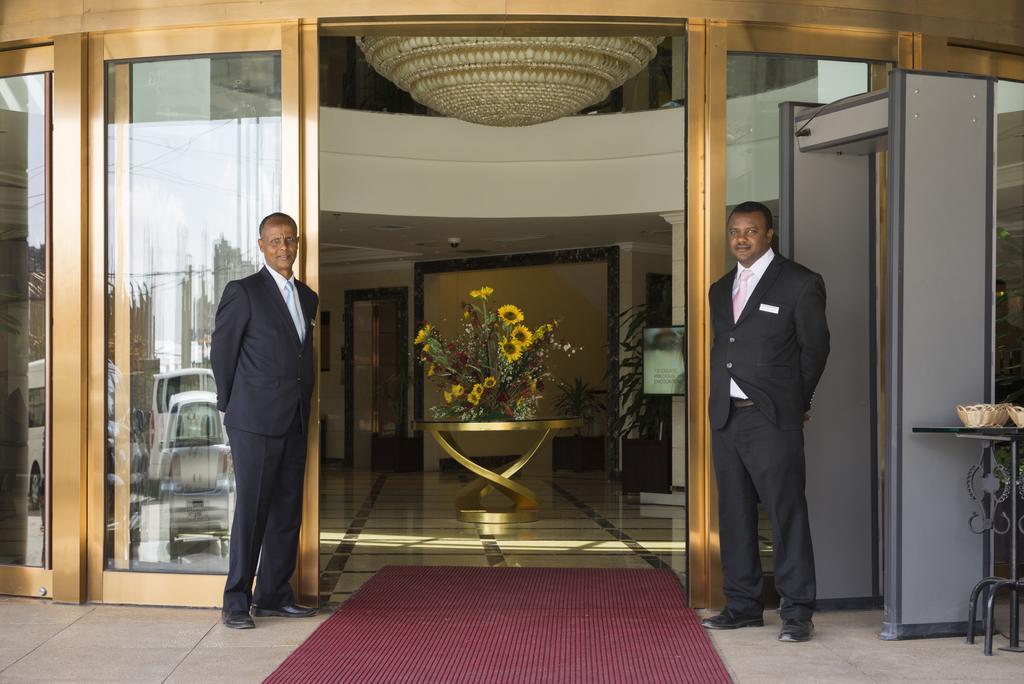 Golden Tulip Addis Ababa Hotel Екстериор снимка